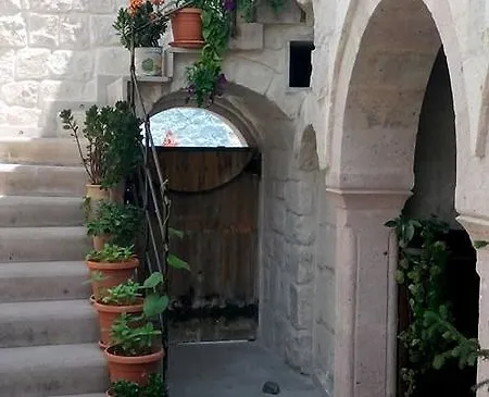 Safran Cave Hotel 2*
